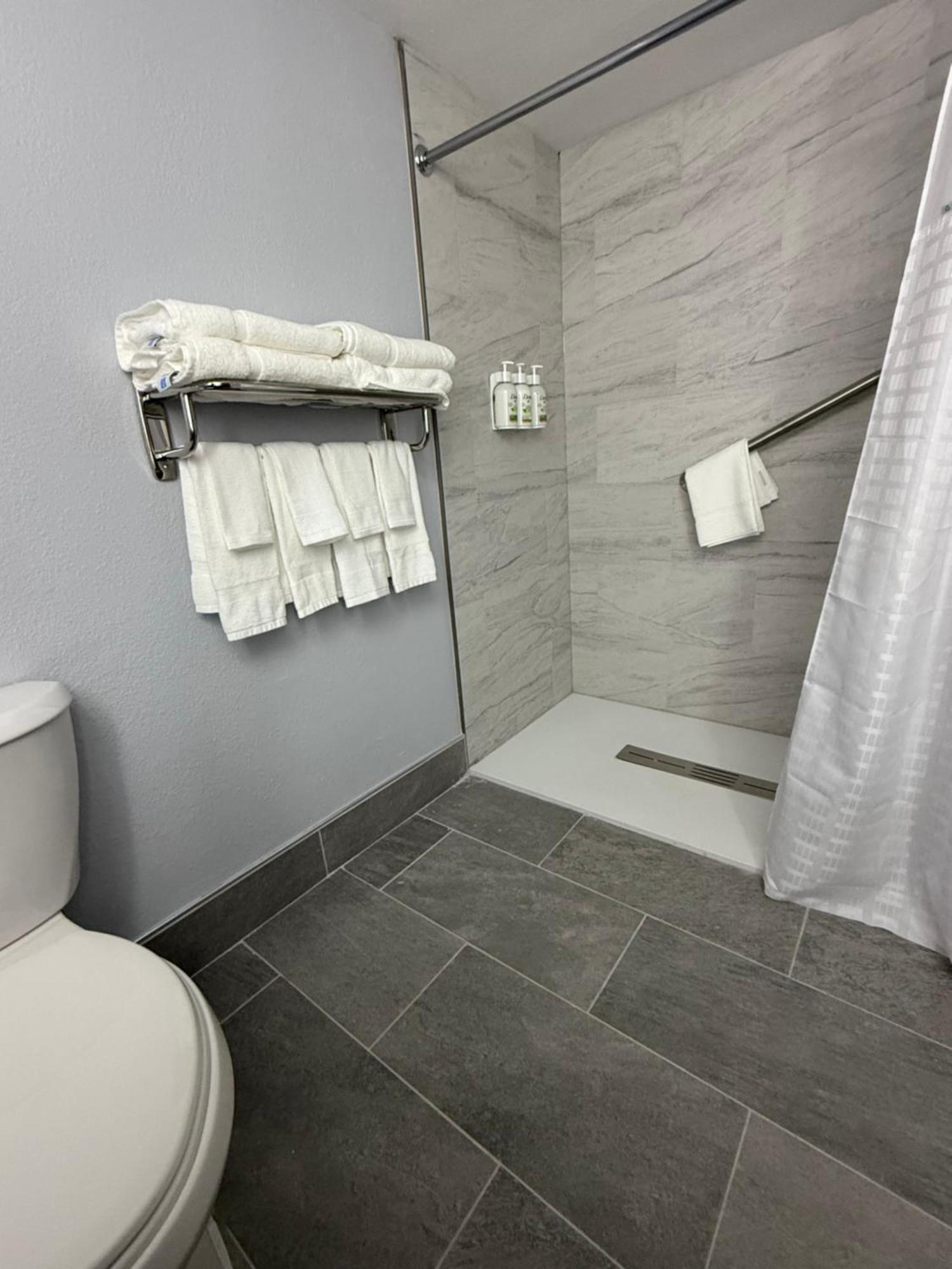 Baymont By Wyndham Batavia - Darien Lake חדר תמונה