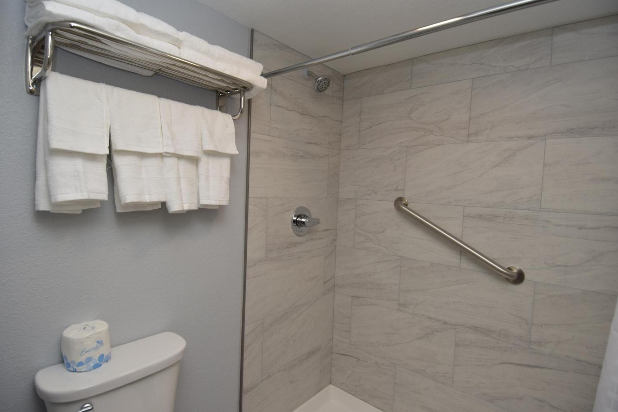 Baymont By Wyndham Batavia - Darien Lake חדר תמונה